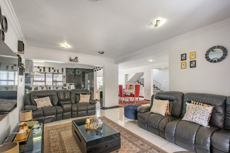 4 Bedroom Property for Sale in Copperleaf Estate Gauteng