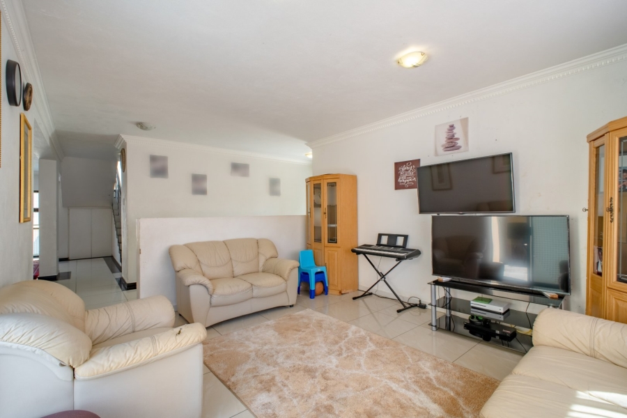 4 Bedroom Property for Sale in Copperleaf Estate Gauteng