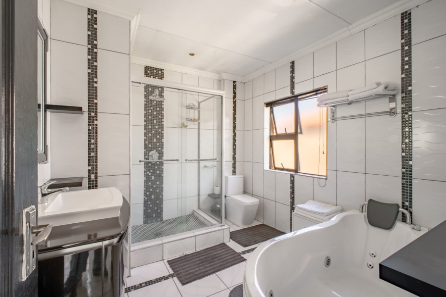 4 Bedroom Property for Sale in Copperleaf Estate Gauteng