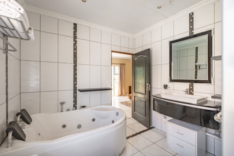 4 Bedroom Property for Sale in Copperleaf Estate Gauteng
