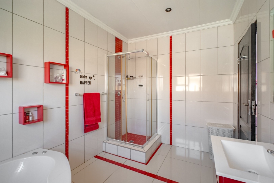 4 Bedroom Property for Sale in Copperleaf Estate Gauteng