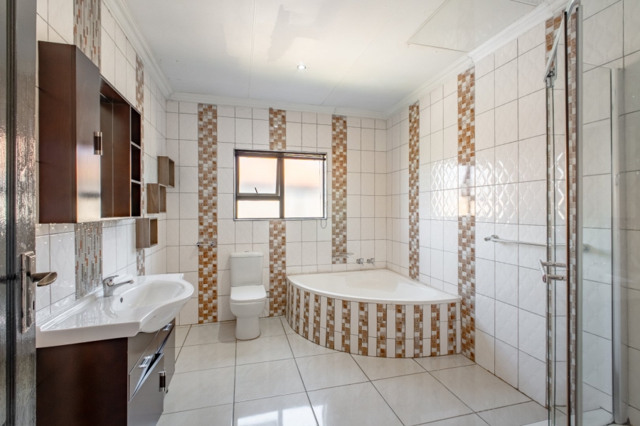 4 Bedroom Property for Sale in Copperleaf Estate Gauteng