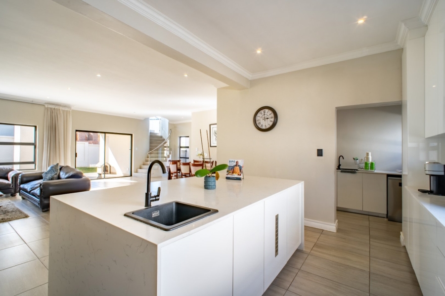 4 Bedroom Property for Sale in Blue Valley Golf Estate Gauteng