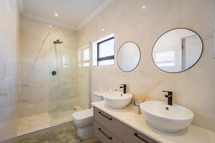 4 Bedroom Property for Sale in Blue Valley Golf Estate Gauteng