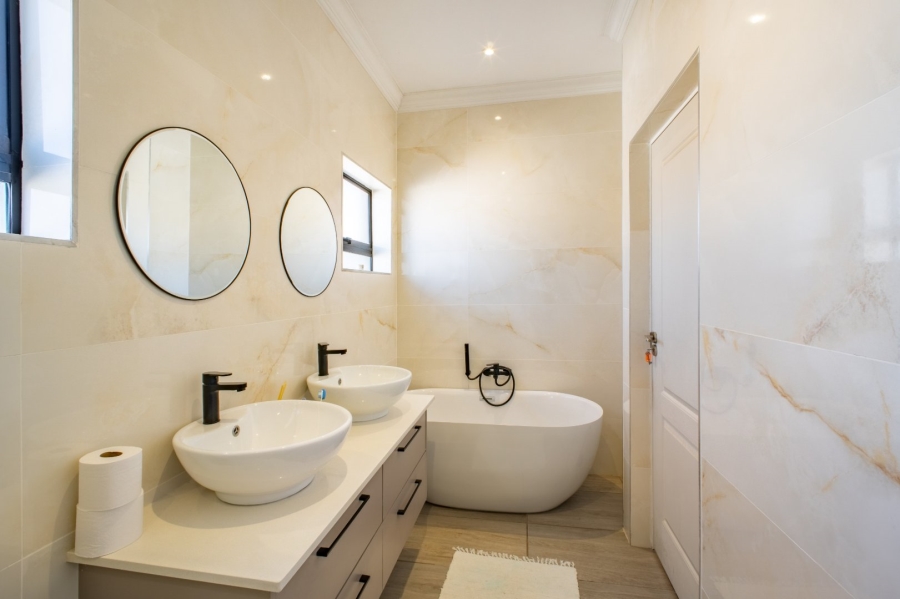 4 Bedroom Property for Sale in Blue Valley Golf Estate Gauteng