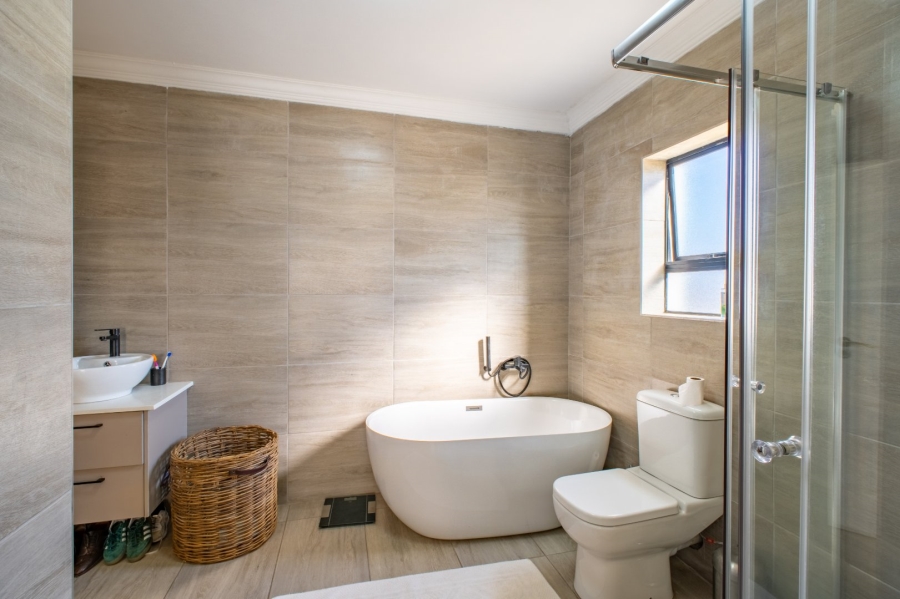 4 Bedroom Property for Sale in Blue Valley Golf Estate Gauteng