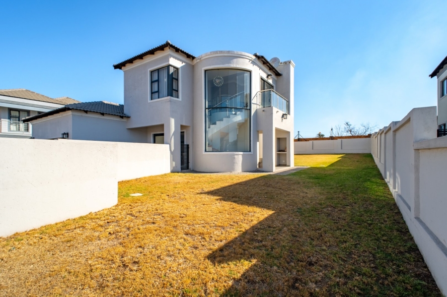 4 Bedroom Property for Sale in Blue Valley Golf Estate Gauteng