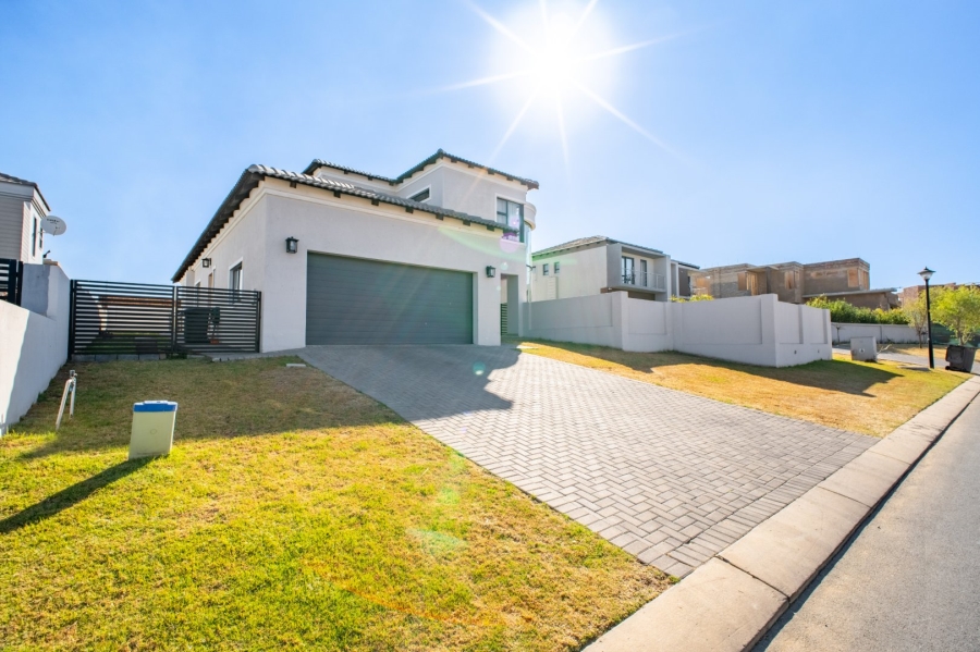 4 Bedroom Property for Sale in Blue Valley Golf Estate Gauteng