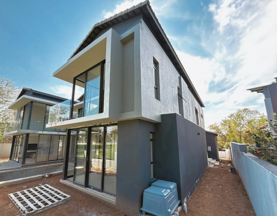 5 Bedroom Property for Sale in Copperleaf Estate Gauteng