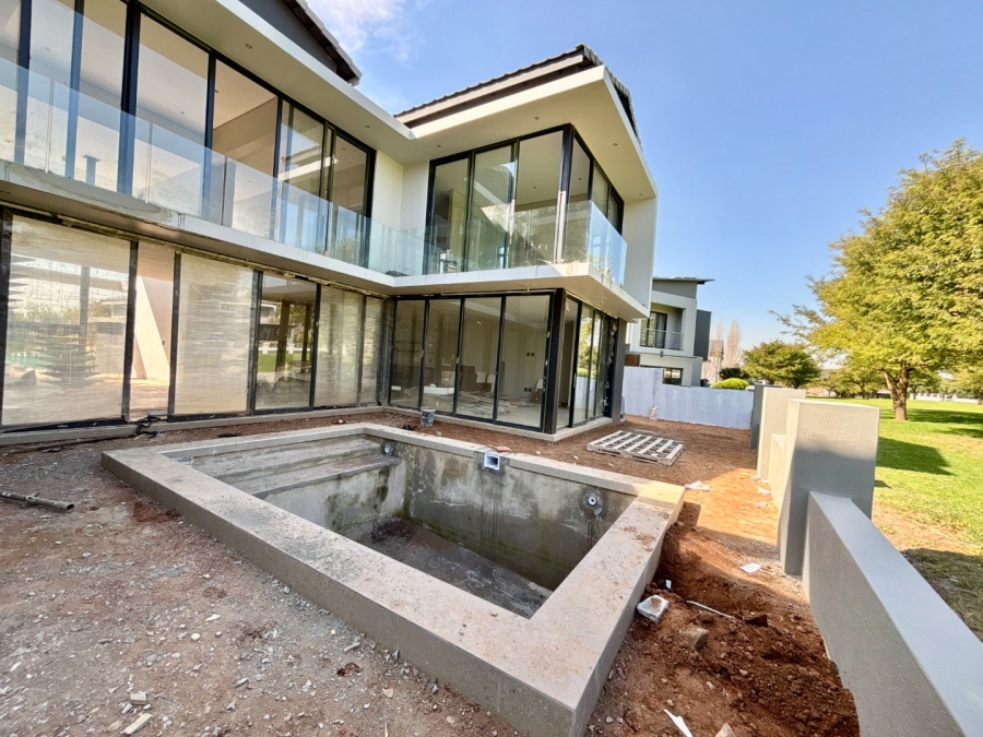 5 Bedroom Property for Sale in Copperleaf Estate Gauteng