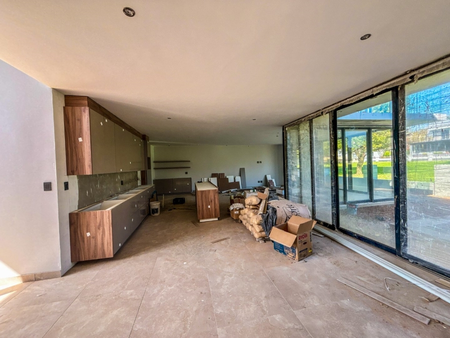 5 Bedroom Property for Sale in Copperleaf Estate Gauteng