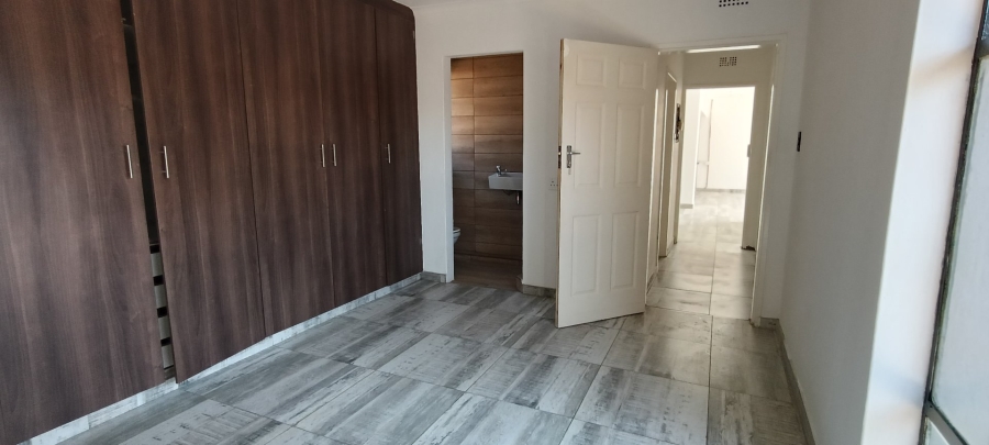 3 Bedroom Property for Sale in Bonaero Park Gauteng