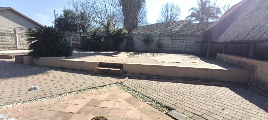 3 Bedroom Property for Sale in Bonaero Park Gauteng