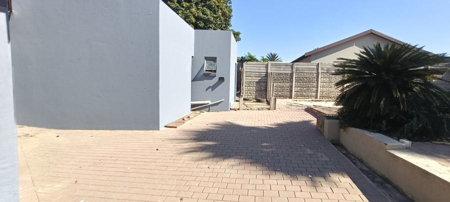 3 Bedroom Property for Sale in Bonaero Park Gauteng