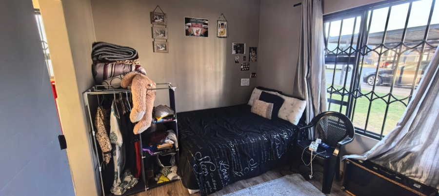 2 Bedroom Property for Sale in Glen Austin Gauteng
