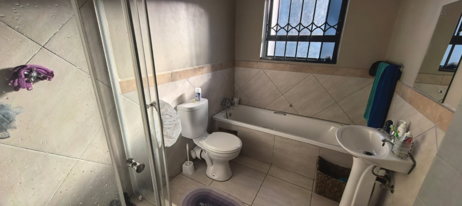 2 Bedroom Property for Sale in Glen Austin Gauteng
