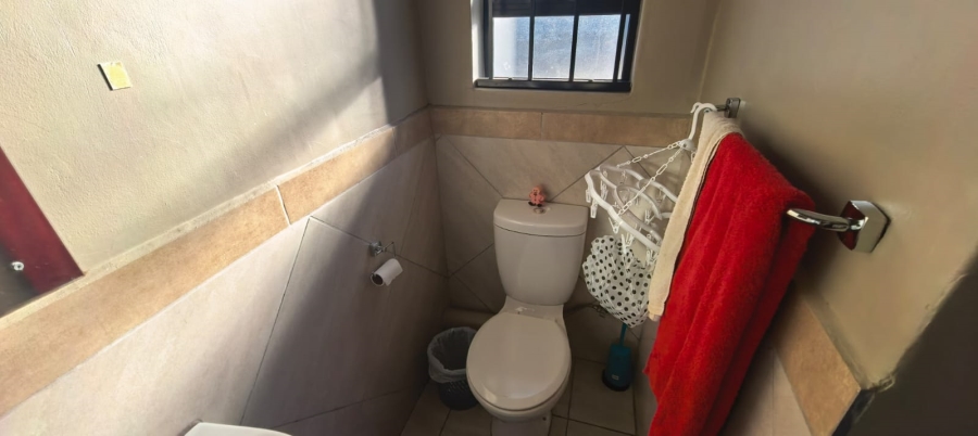 2 Bedroom Property for Sale in Glen Austin Gauteng