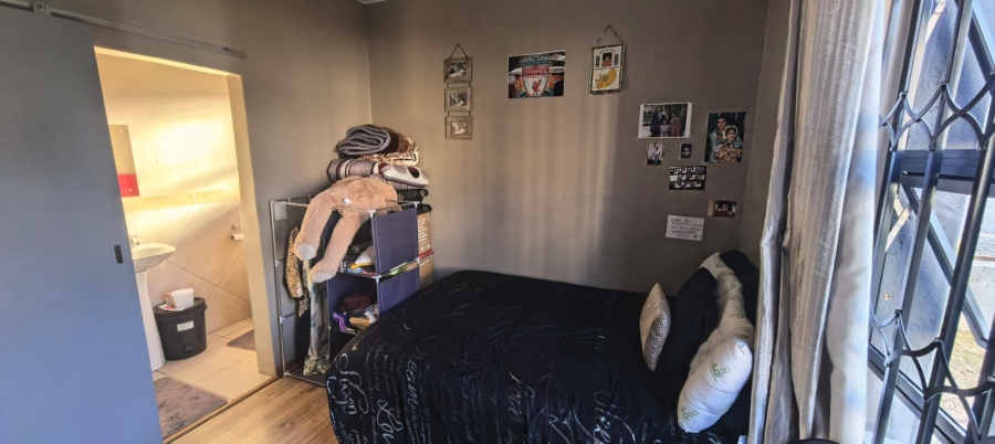 2 Bedroom Property for Sale in Glen Austin Gauteng