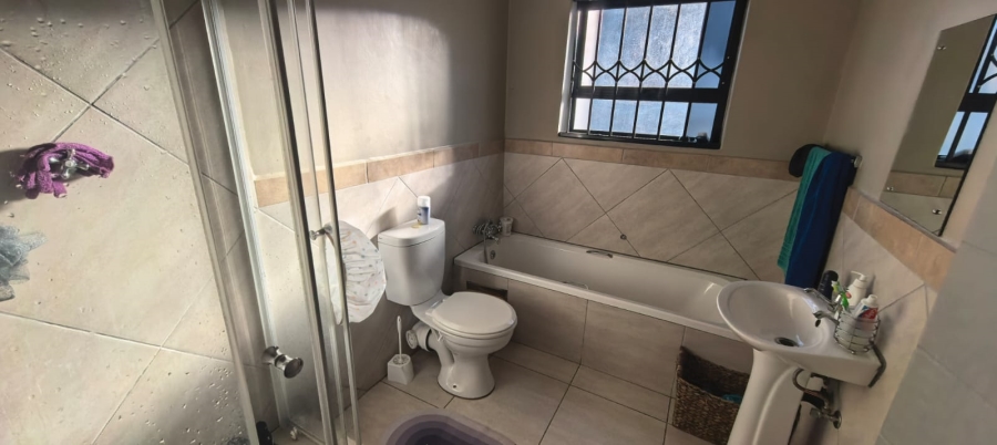 2 Bedroom Property for Sale in Glen Austin Gauteng