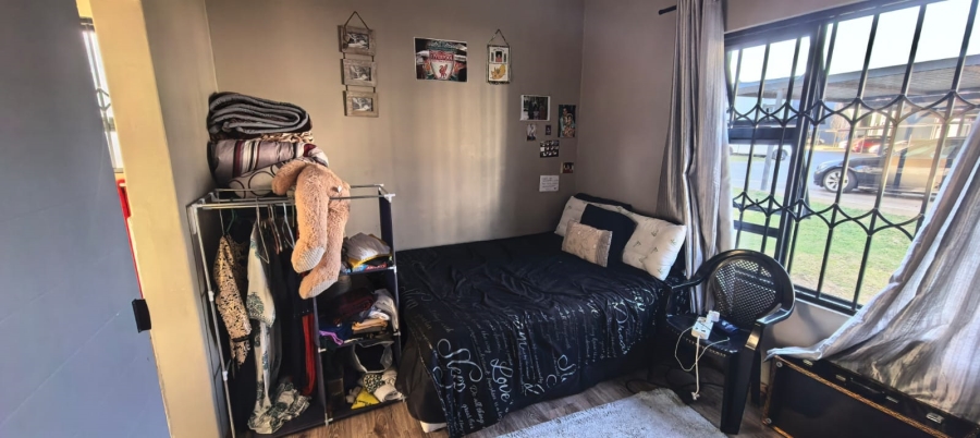 2 Bedroom Property for Sale in Glen Austin Gauteng