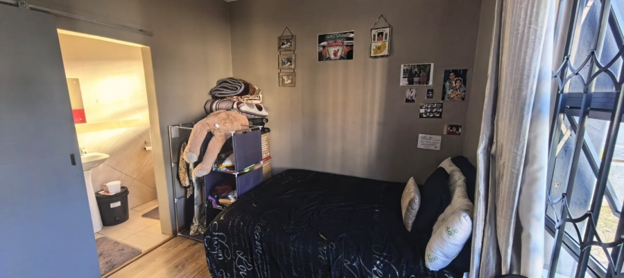 2 Bedroom Property for Sale in Glen Austin Gauteng