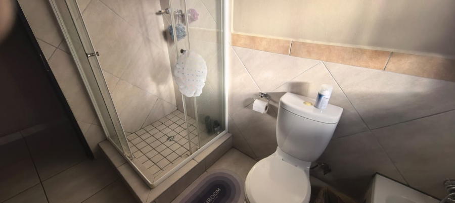 2 Bedroom Property for Sale in Glen Austin Gauteng