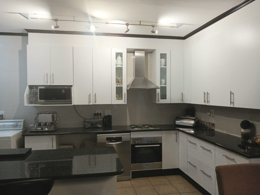 3 Bedroom Property for Sale in Halfway Gardens Gauteng