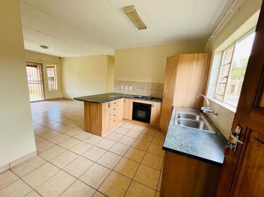 To Let 2 Bedroom Property for Rent in Erand Gardens Gauteng
