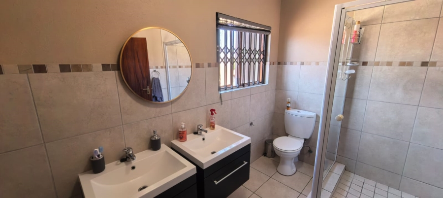 4 Bedroom Property for Sale in Noordwyk Gauteng