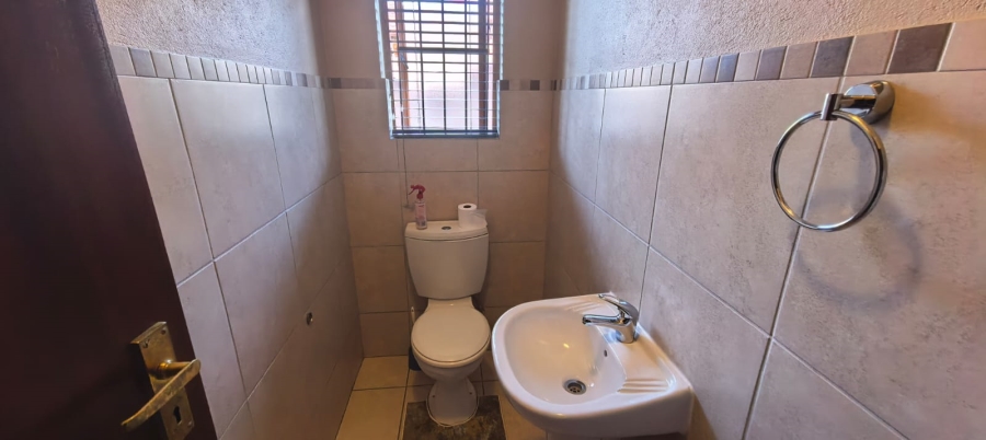 4 Bedroom Property for Sale in Noordwyk Gauteng