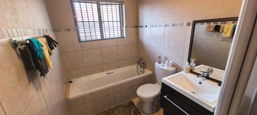 4 Bedroom Property for Sale in Noordwyk Gauteng