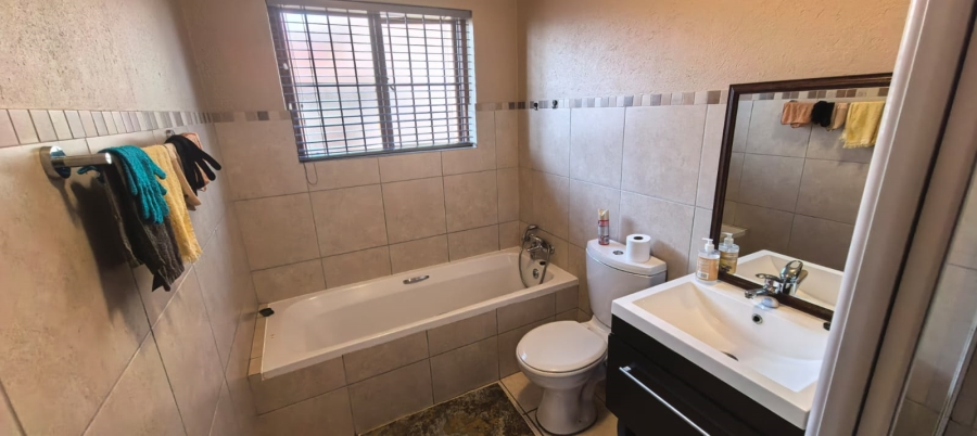 4 Bedroom Property for Sale in Noordwyk Gauteng