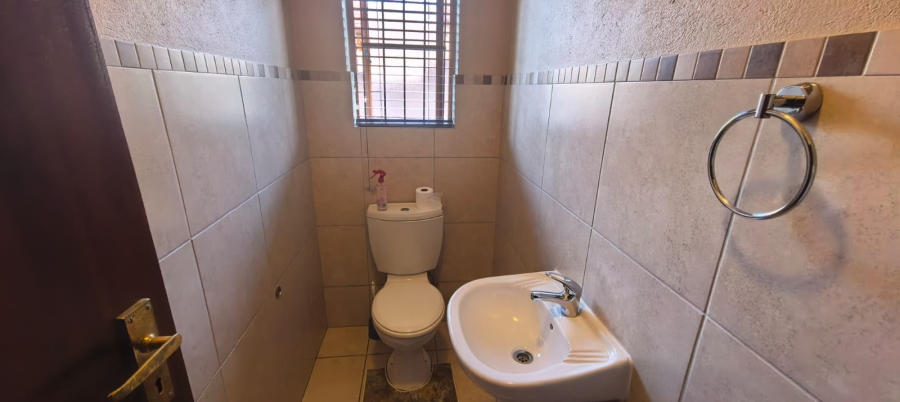 4 Bedroom Property for Sale in Noordwyk Gauteng