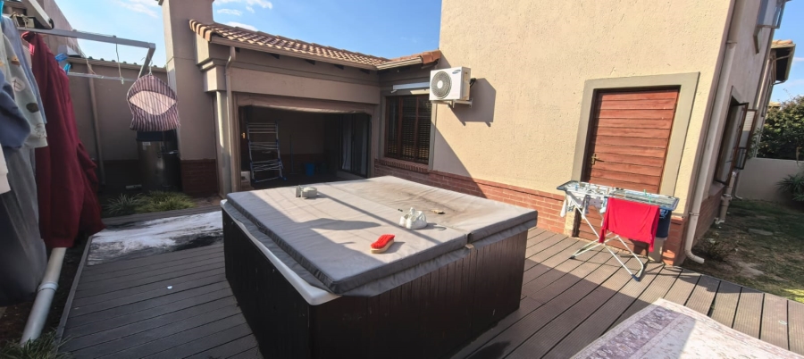 4 Bedroom Property for Sale in Noordwyk Gauteng