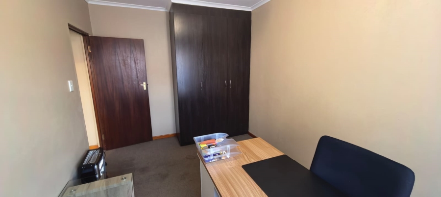 4 Bedroom Property for Sale in Noordwyk Gauteng