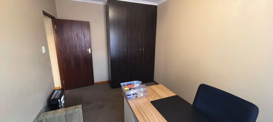 4 Bedroom Property for Sale in Noordwyk Gauteng
