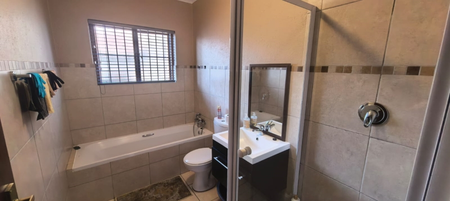 4 Bedroom Property for Sale in Noordwyk Gauteng
