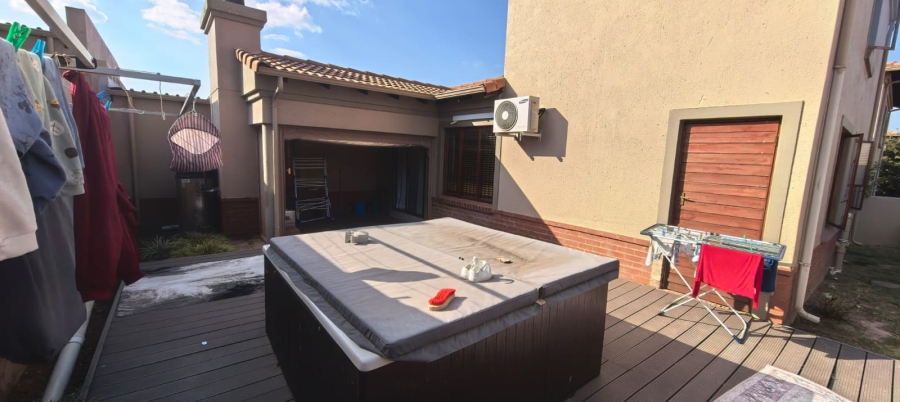 4 Bedroom Property for Sale in Noordwyk Gauteng