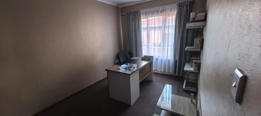 4 Bedroom Property for Sale in Noordwyk Gauteng