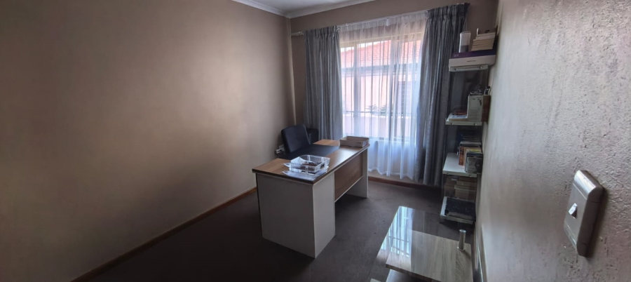 4 Bedroom Property for Sale in Noordwyk Gauteng