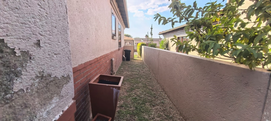 4 Bedroom Property for Sale in Noordwyk Gauteng