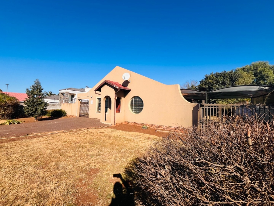 To Let 4 Bedroom Property for Rent in Mayberry Park Gauteng