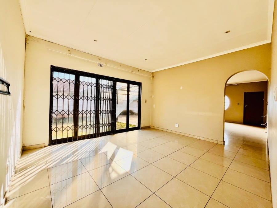 To Let 4 Bedroom Property for Rent in Mayberry Park Gauteng