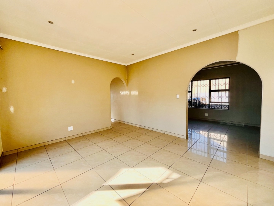 To Let 4 Bedroom Property for Rent in Mayberry Park Gauteng