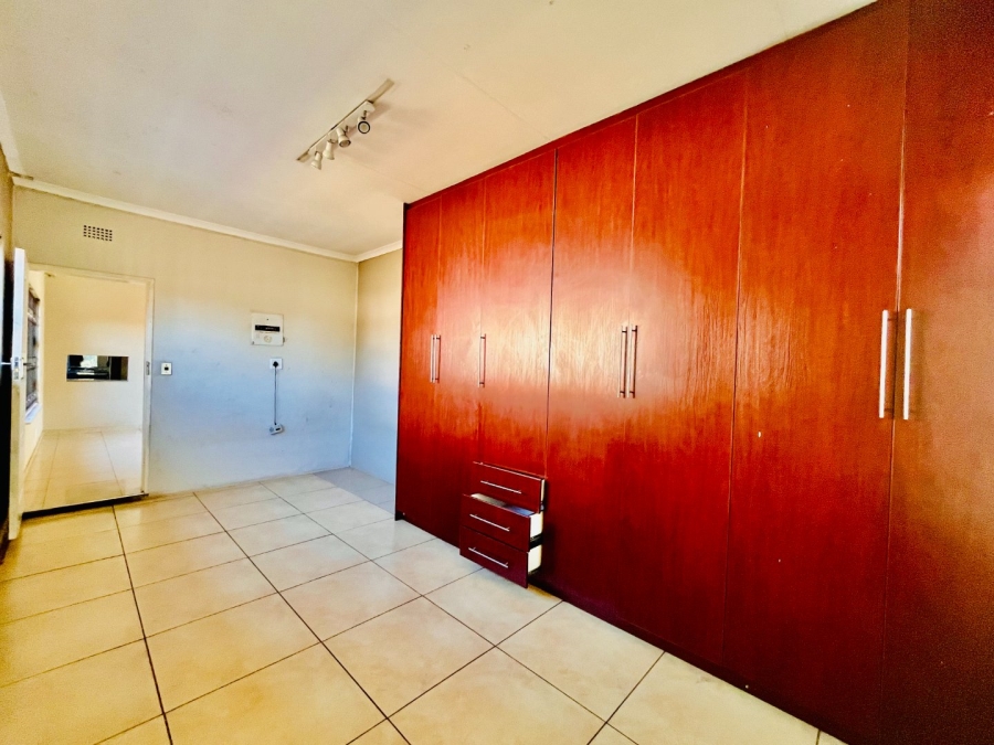 To Let 4 Bedroom Property for Rent in Mayberry Park Gauteng