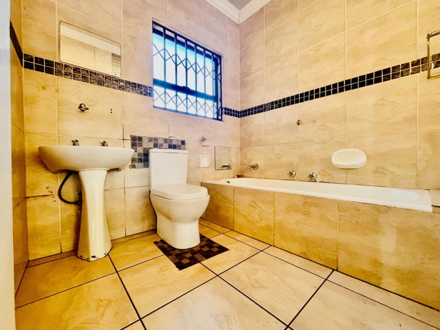 To Let 4 Bedroom Property for Rent in Mayberry Park Gauteng