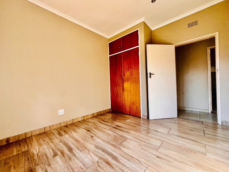 To Let 4 Bedroom Property for Rent in Mayberry Park Gauteng