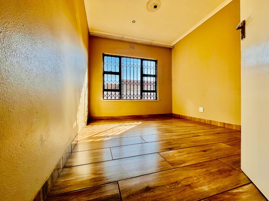 To Let 4 Bedroom Property for Rent in Mayberry Park Gauteng