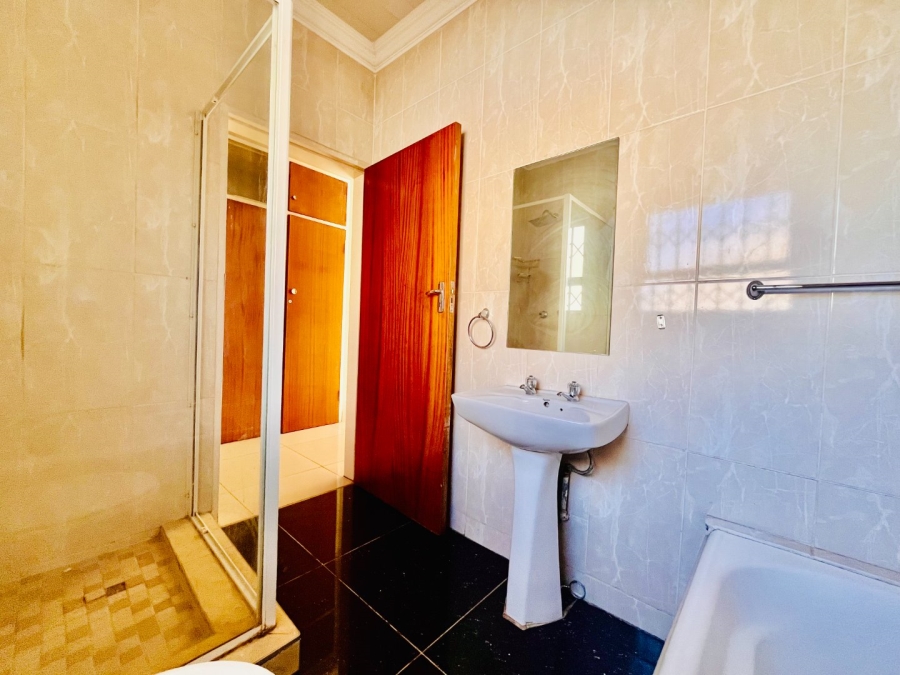 To Let 4 Bedroom Property for Rent in Mayberry Park Gauteng