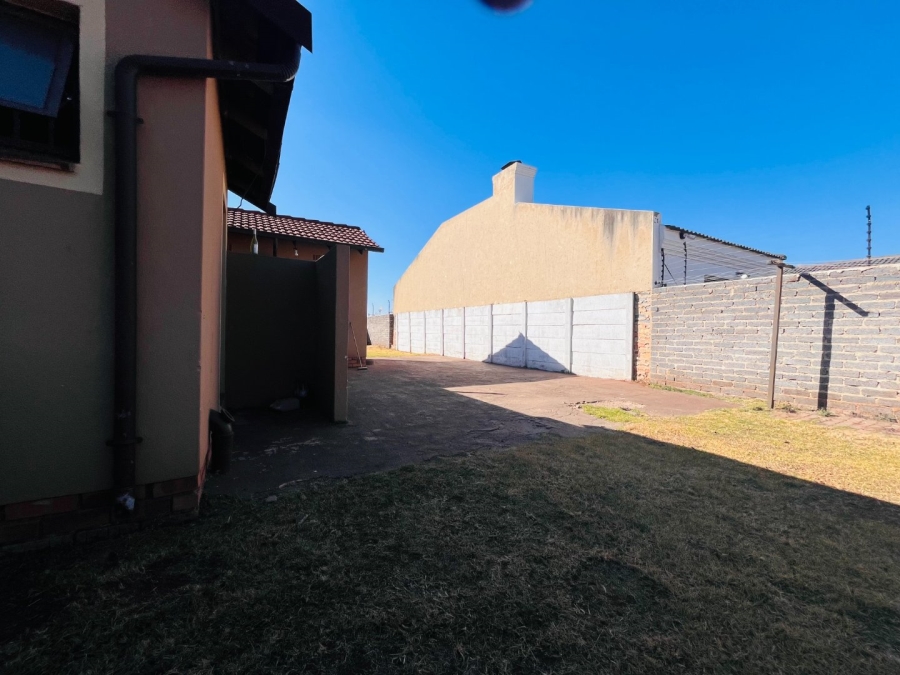 To Let 4 Bedroom Property for Rent in Mayberry Park Gauteng